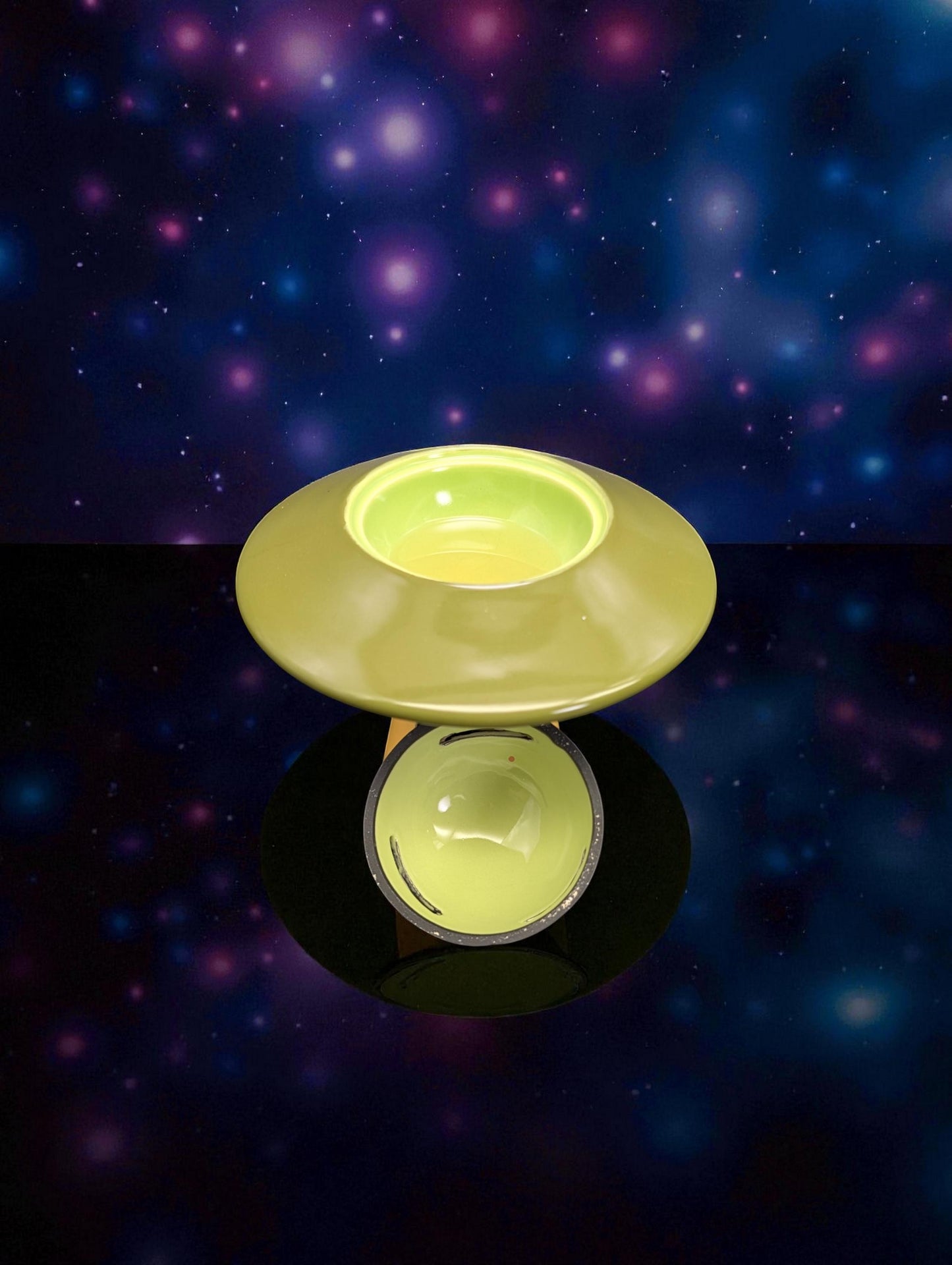 UFO Tea Light Wax Warmer: Green and Black